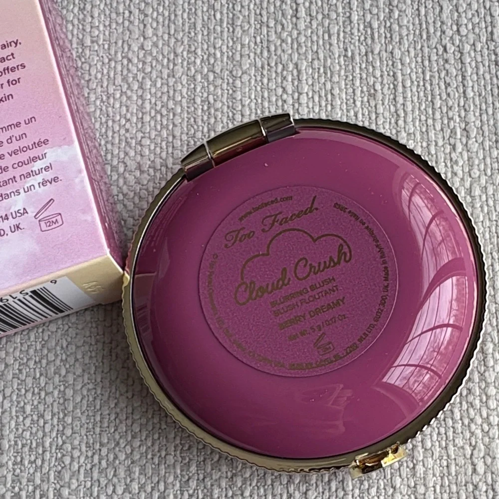 Too Faced Cloud Crush Blurring Blush - berry dreamy